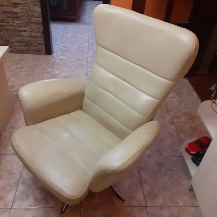 Продавам релаксиращ стол естествена кажа