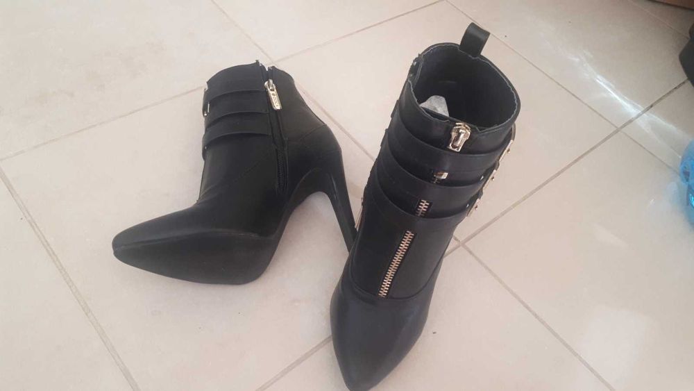 Дамски кожени боти DOCA