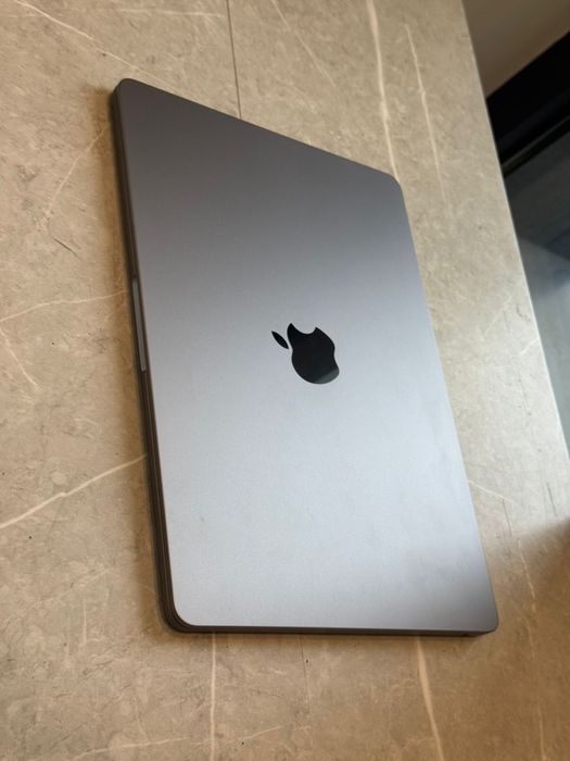 Продам мак бук Air 2022