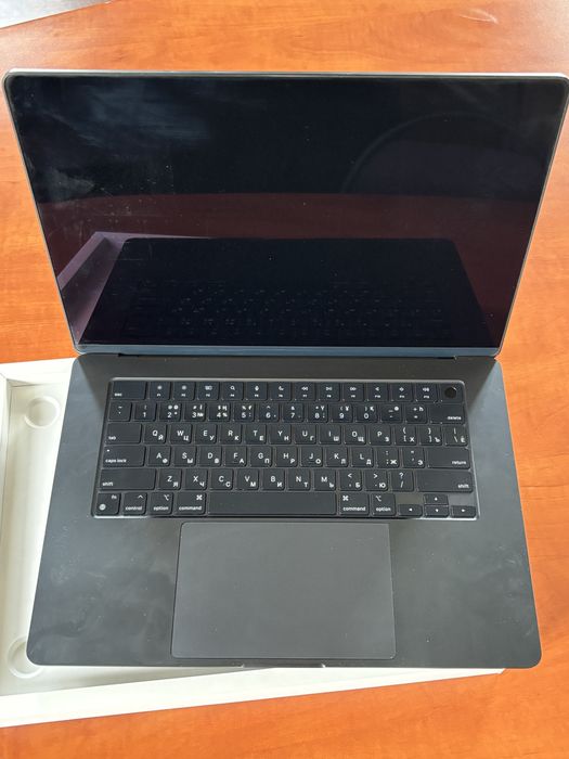 MacBook Air 15 2023 m2 8/512