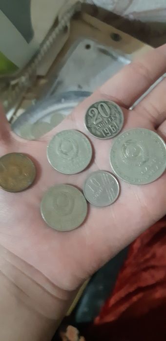 Монеты продаются