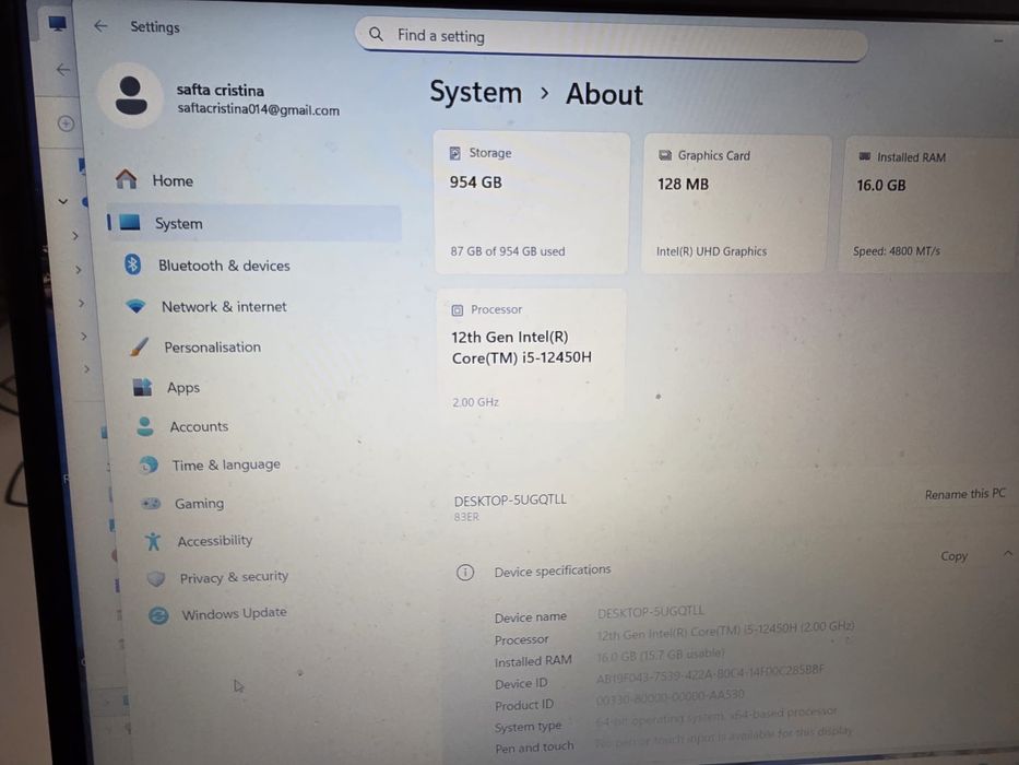 Laptop folosit doar 2luni,cu garanție 3ani