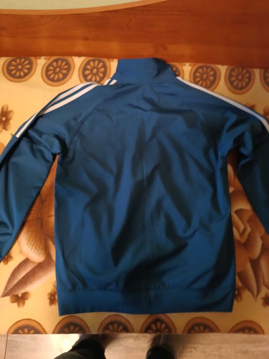 Продавам спортно горнище-оригинално Adida