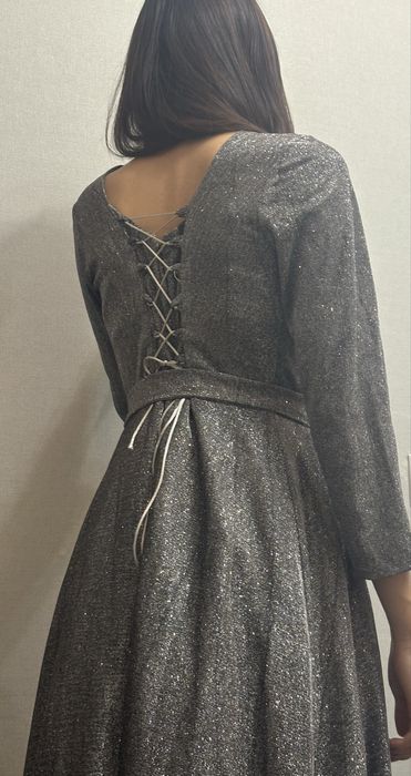 Платье с блестками и с корсетом