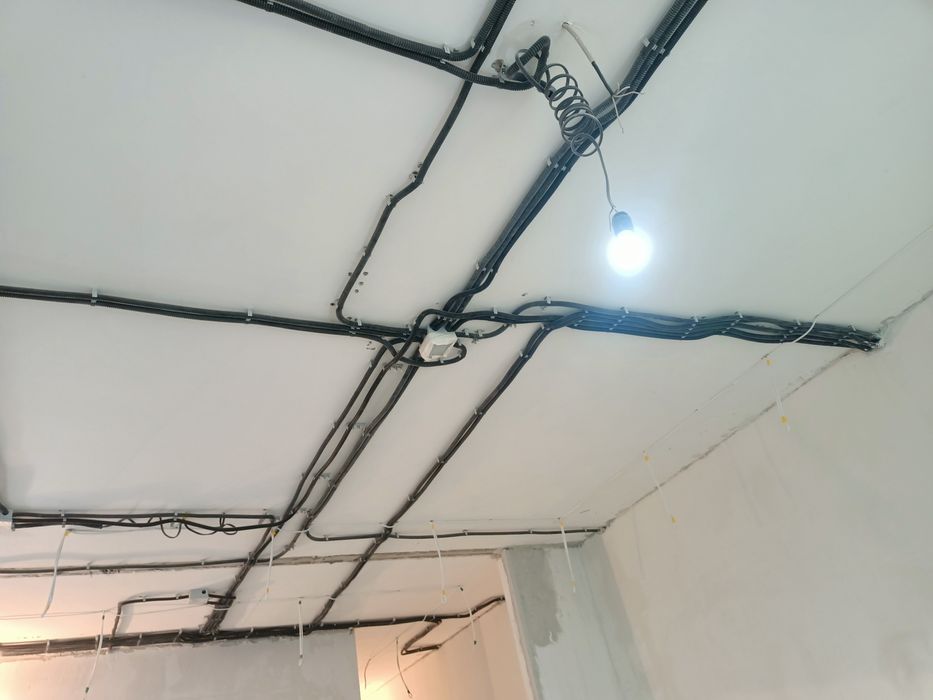 Электрик . Электромонтажник