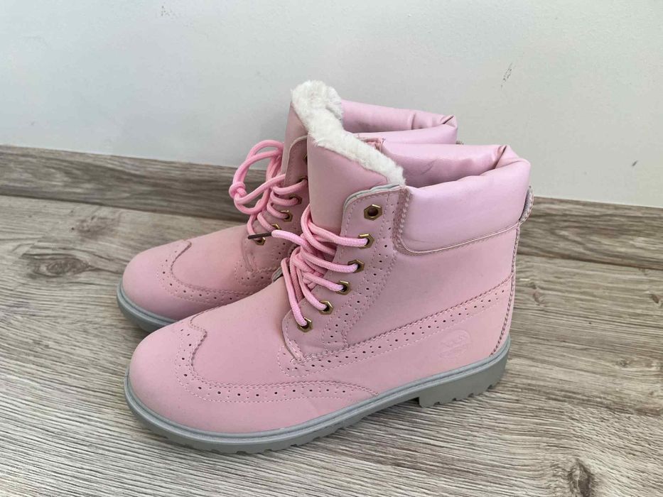 Нови розови боти