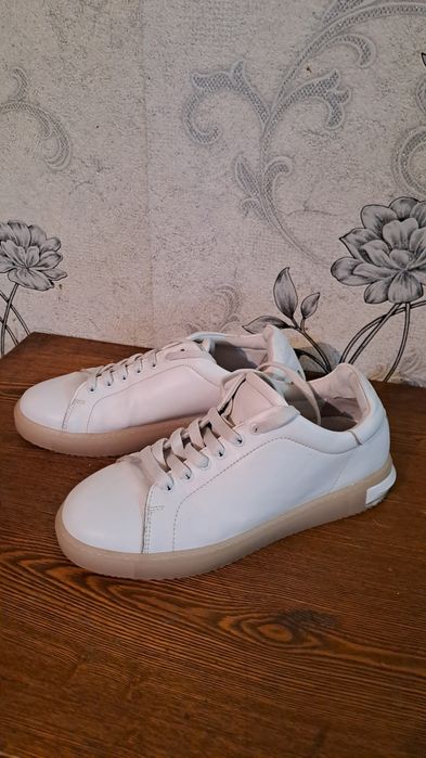 Продаётся.  0бувь