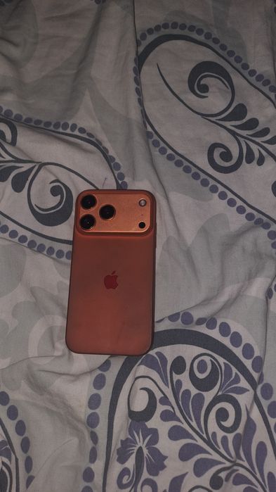 Обменяю iPhone XR в корпусе 17