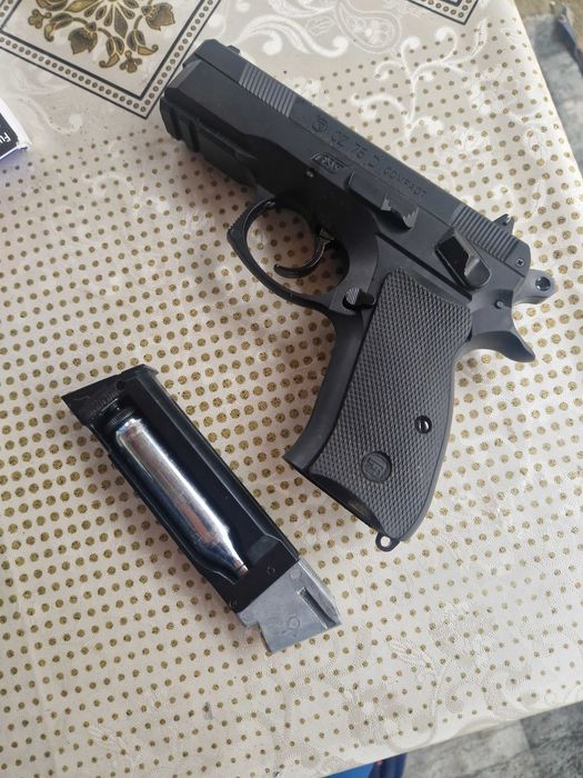 Pistol air soft , replică 1/1