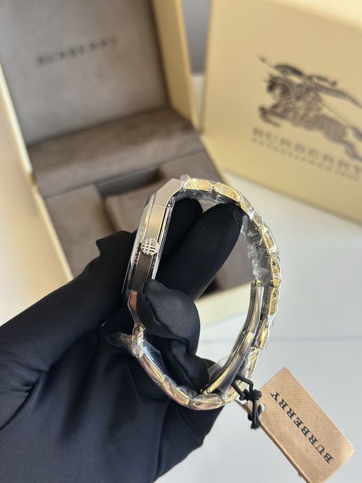 Burberry часы unisex