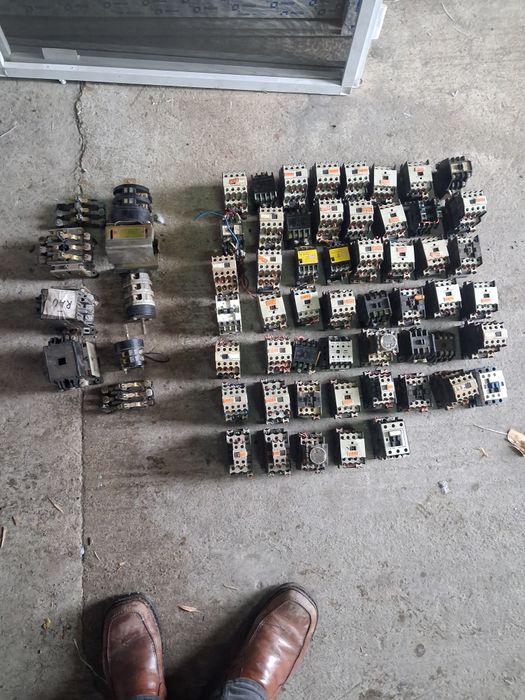 Contactori și relee de diferite modele