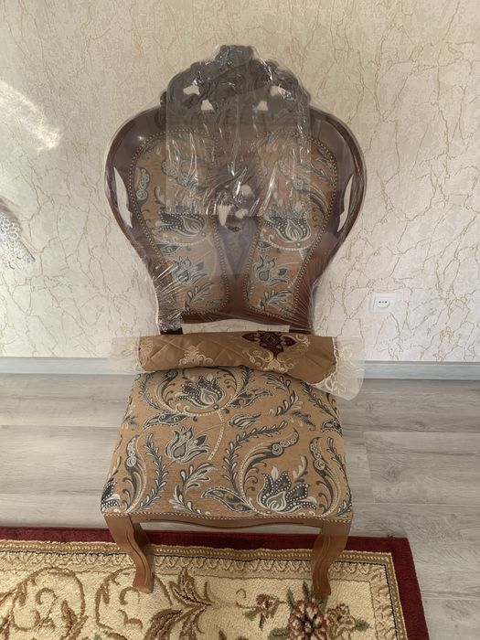 Stol stul sotiladi toza yong’oqdan qilingan