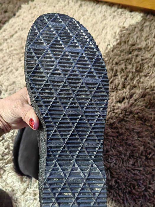 Оригинални ботуши на Vibram обагрени с косъм от канадски вълк