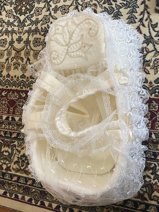 Продаю корзинку и конверт для выписки из роддома