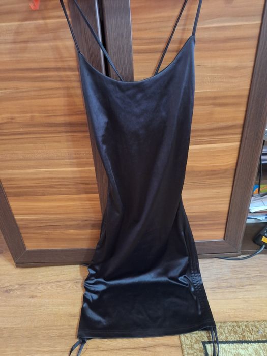 Дрехи на Guess, Zara, LOUCHE