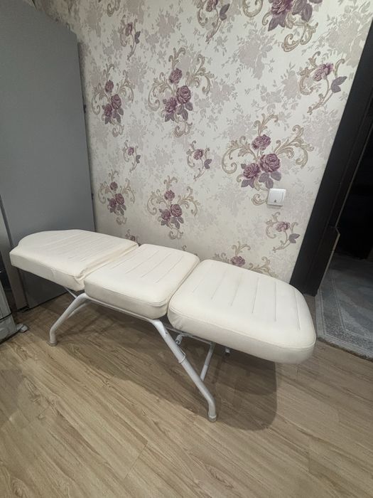 Продам кожанную кушетку