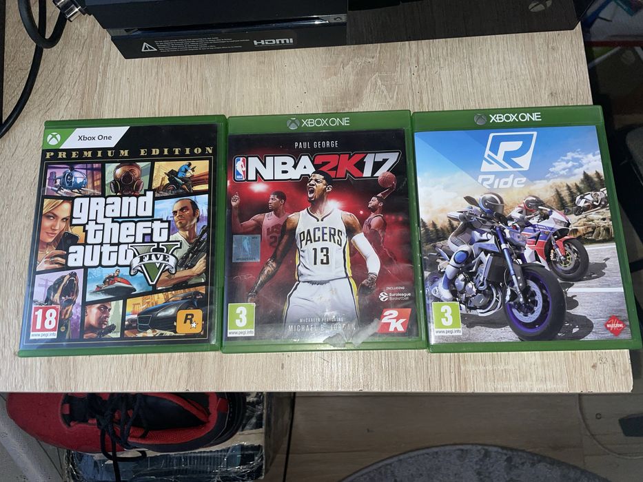 XBOX ONE ,+ 3 jocuri  negociabil
