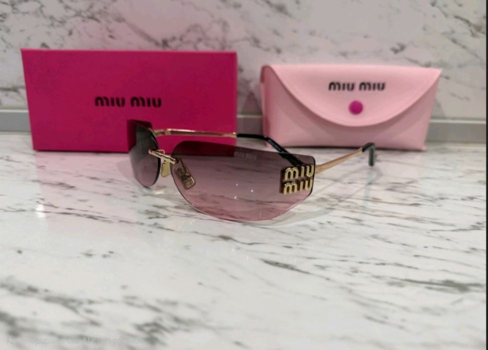 Слънчеви очила Miu Miu