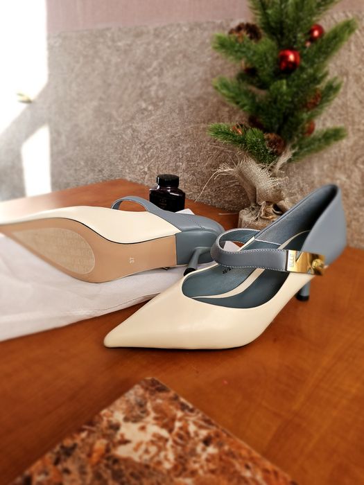 Кожаные туфли и босоножки