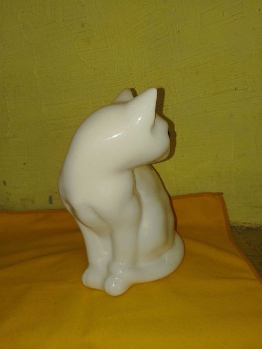 Старa Порцелановa Фигурa - Котка