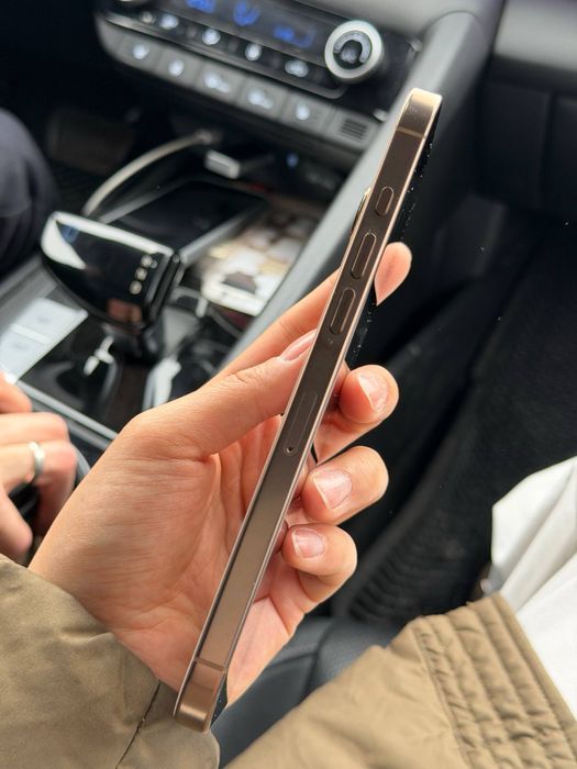 Продам iPhone 16 Pro Max, 256 ГБ, Gold