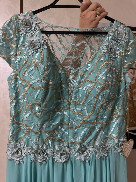 Продается вечернее платье новое. Размер 46