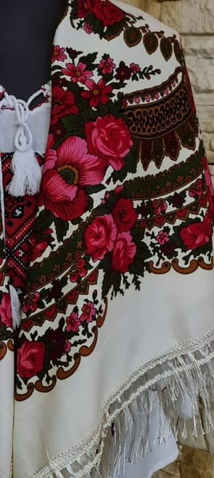 Batic/ sal 107x107  cm cu franjuri