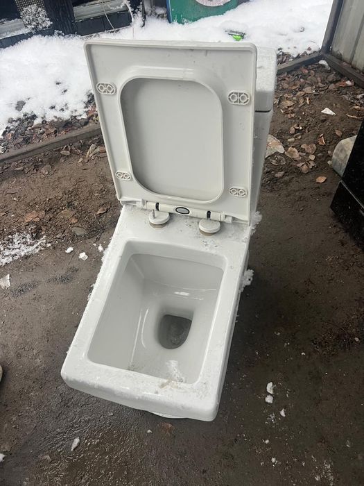 Унитаз с бачком для рабочих