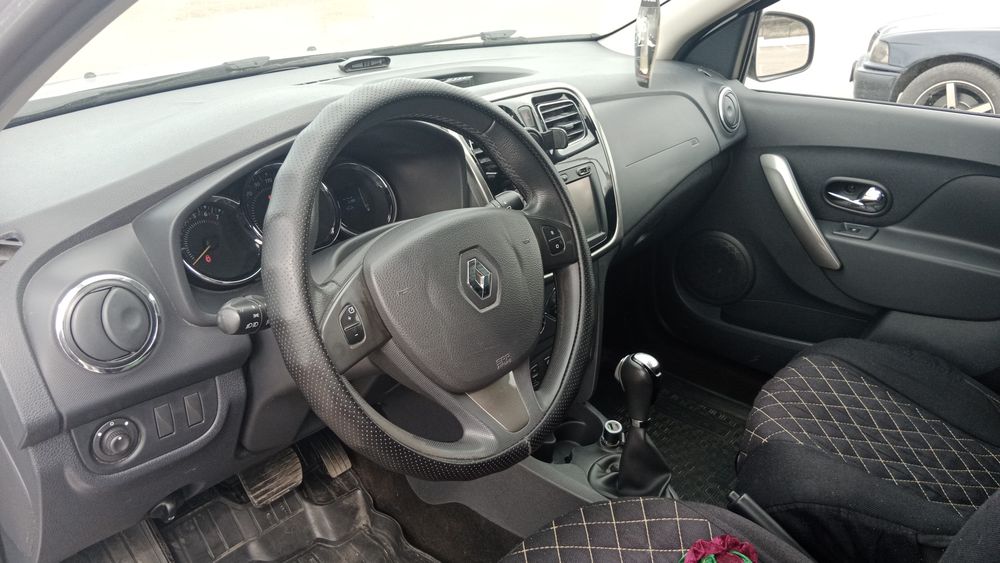 Продаю Рено Сандеро