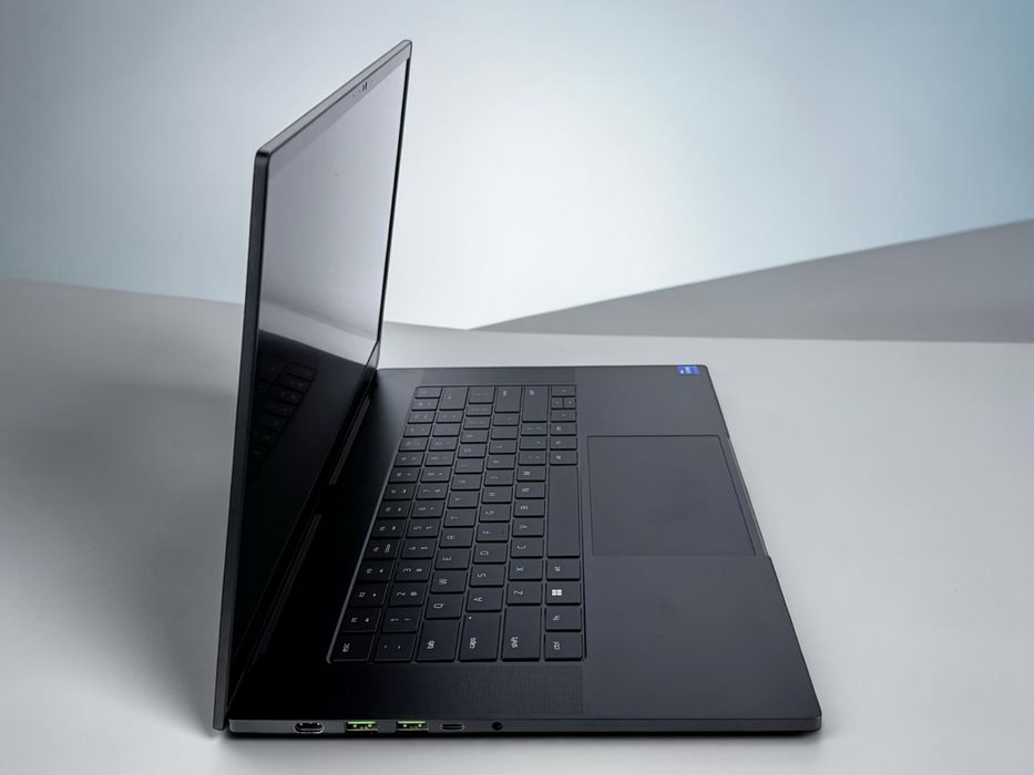 Razer Blade 15.6" 2.5K QHD 240Hz Intel Core i7-12800H 16GB DDR5 1TB SSD RTX 3070Ti Геймърски лаптоп
