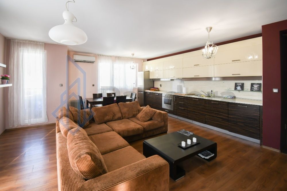 Тристаен ап. жк. Хладилника