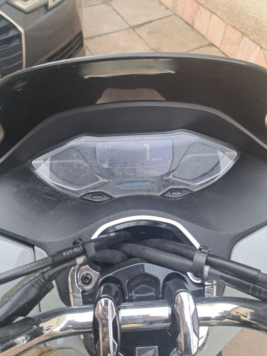 VÂND HONDA PCX 125 CC AN 2024  CU DOAR 4490 Km