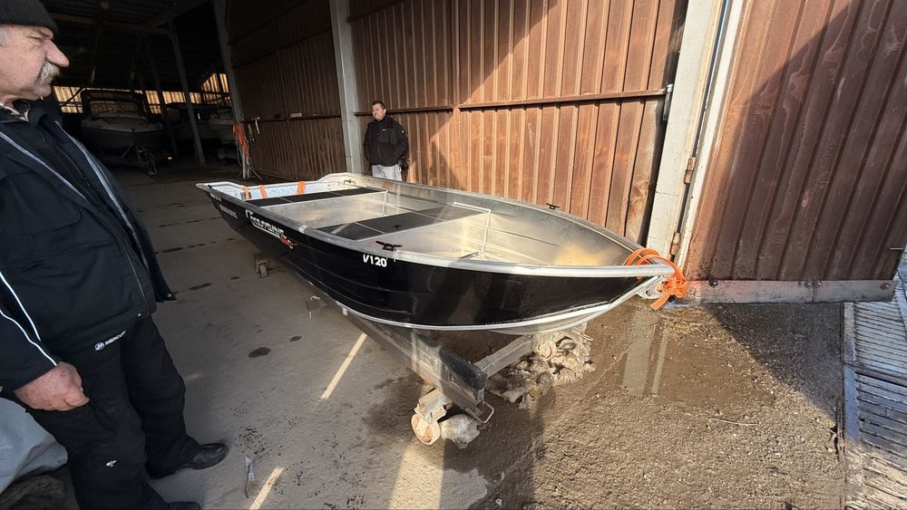 Vand barca aluminiu pescuit 3,65 m cu motor Mercury 9.9 cp