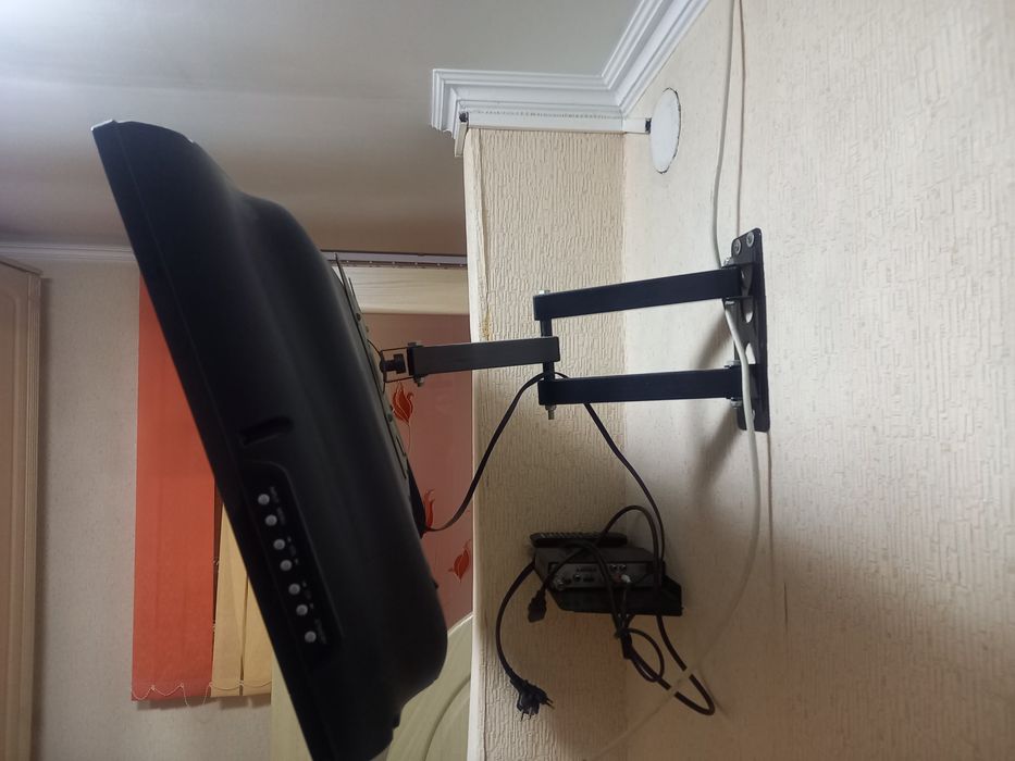 Продам телевизор ЖК. В КОМПЛЕКТЕ