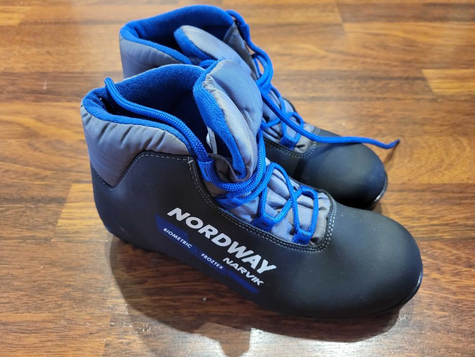 Продам лыжные ботинки размер 38