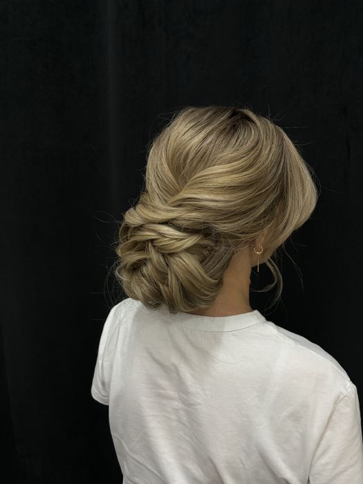 Макияж локоны прическа