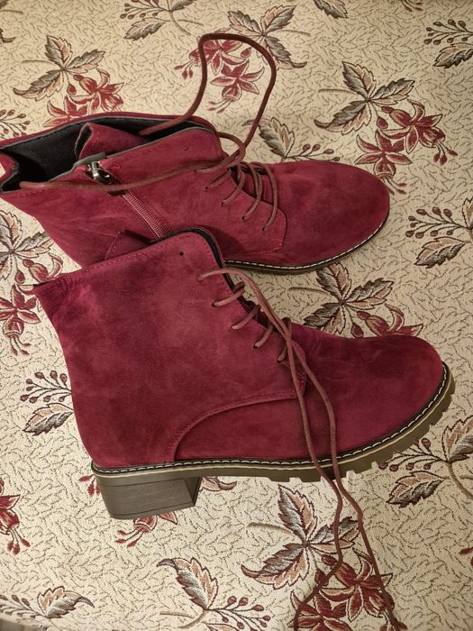 Дамски боти на символични цени