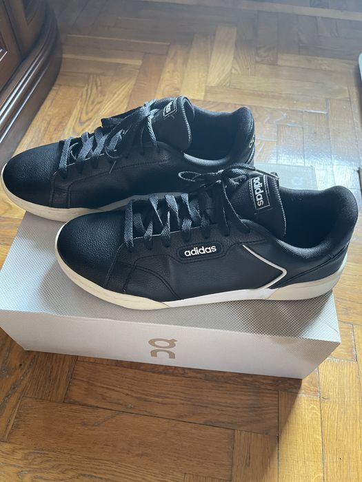 Продам кроссовки Adidas. В отличном состоянии.Размер 42