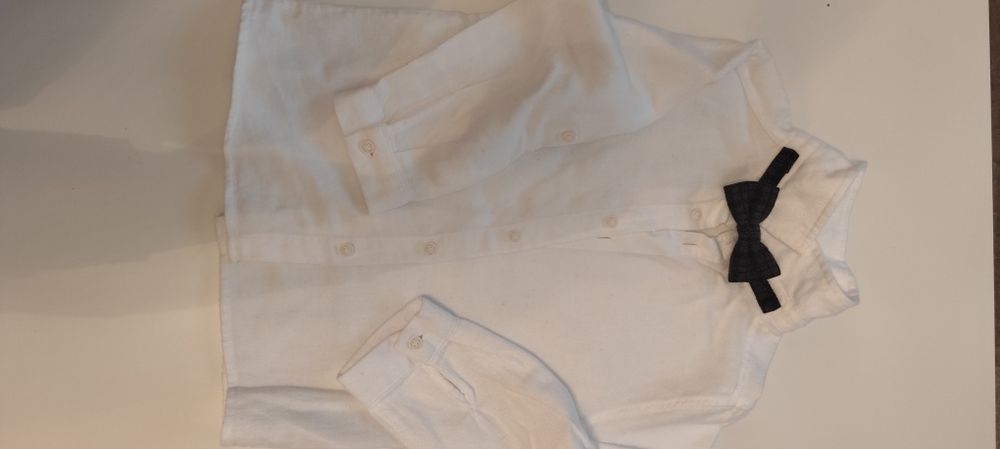 Pantaloni si camasa ,cu bretele si papion