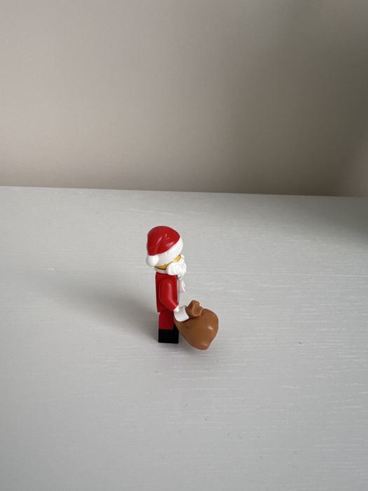 Продаю новогоднею фигурку