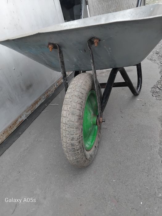 Продам тачку садовую.