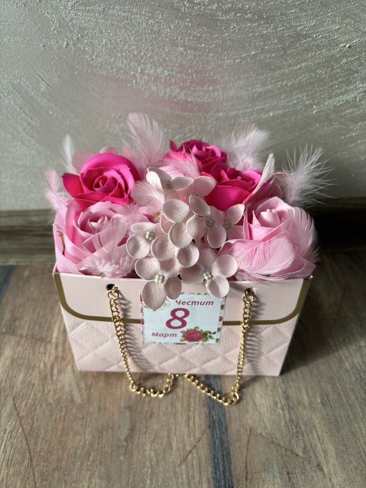 Букет с рози за Св.Валенти 8-ми март