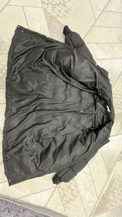 Продается женская куртка черная