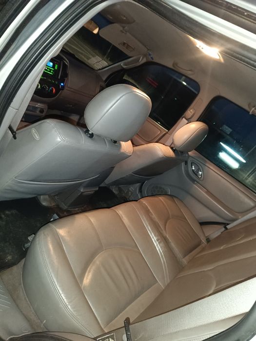 Mazda tribute 4x4 203 cai vând /schimb