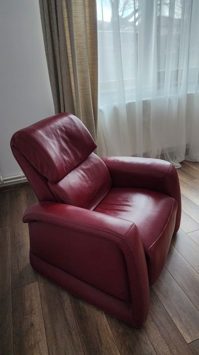 Canapea piele 2locuri si un fotoliu