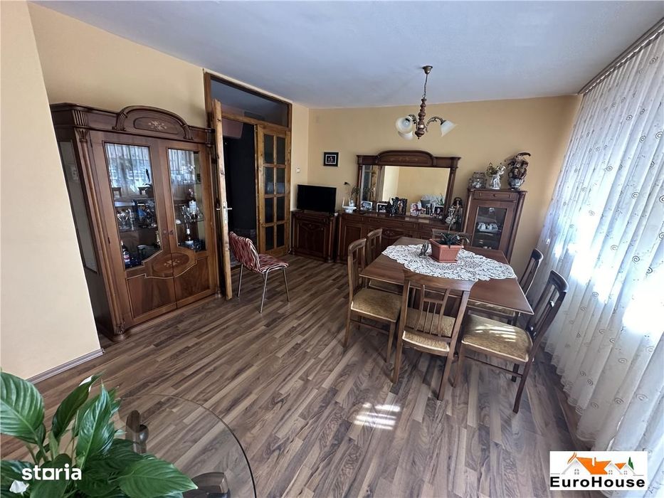 Apartament cu 4 camere de vanzare in Alba Iulia M-uri