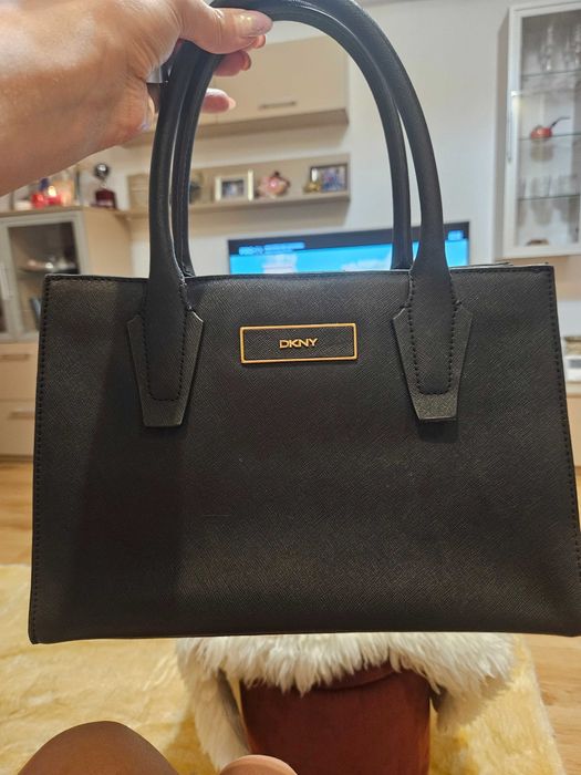 Poseta neagra de piele DKNY