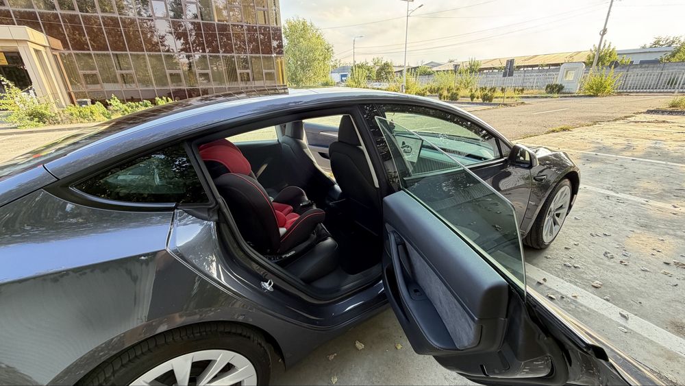 Tesla Model 3 Long Range RWD | 09/2023 | 59.870km | 720 km WLTP | 19”