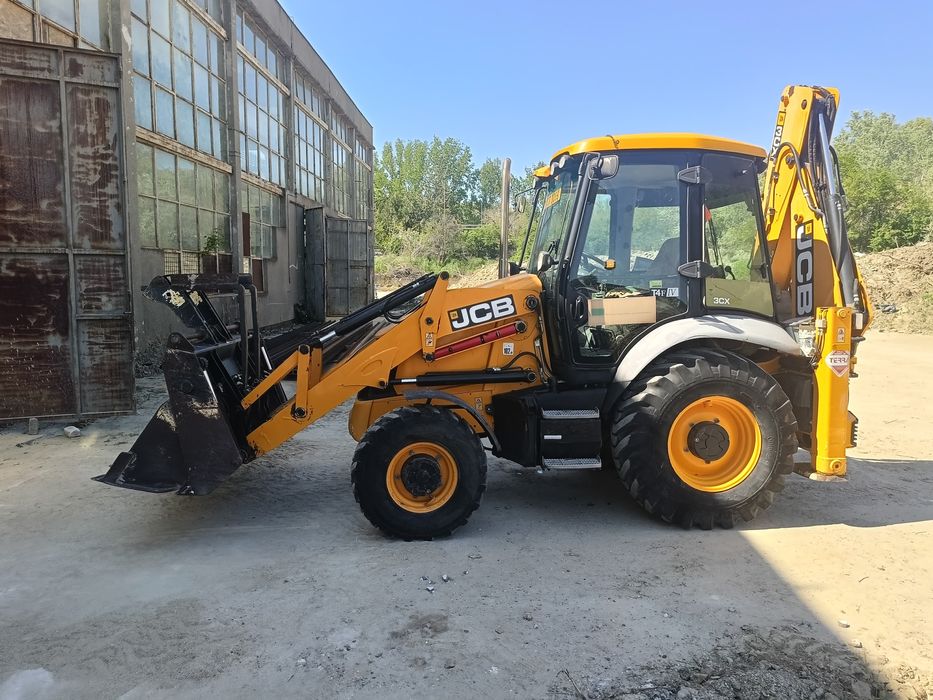 Vând Buldoexcavator JCB 3CX (Varianta 3CX 14MFWM) – An 2019 – 4x4