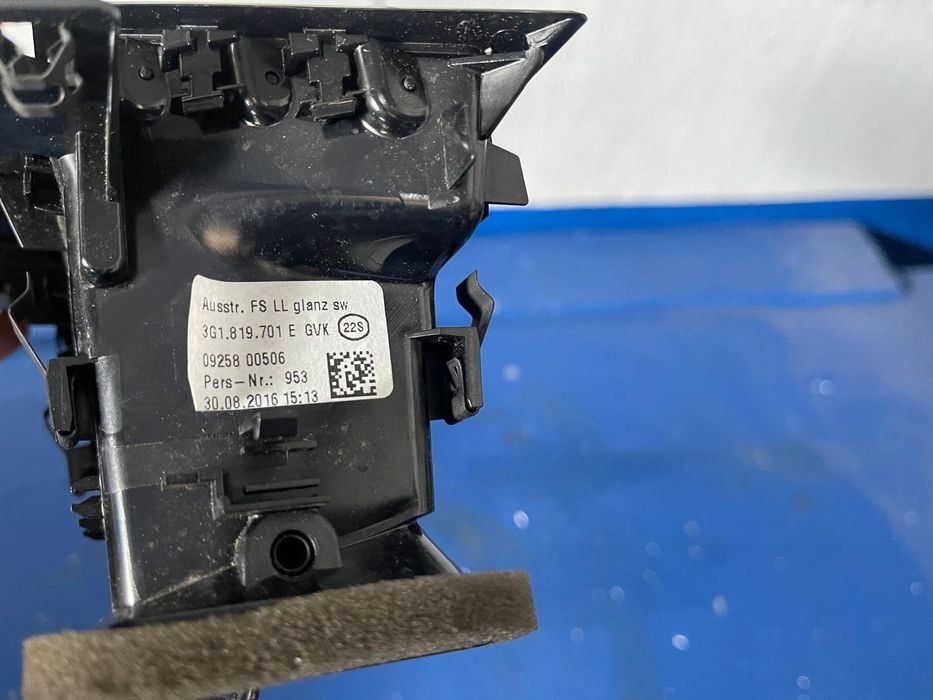 Grila ventilație aerisire partea stângă vw Passat b8